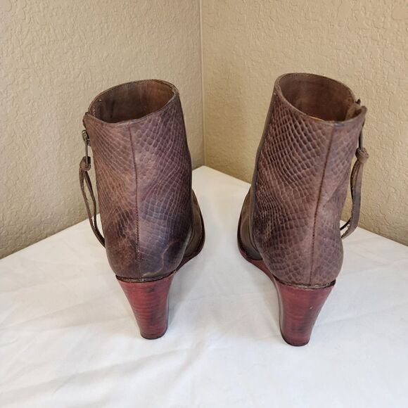 Johnny Ringo- Brown Leather Cowgirl Western Booties with Side Zippers, Size 7.5 - Picture 6 of 13